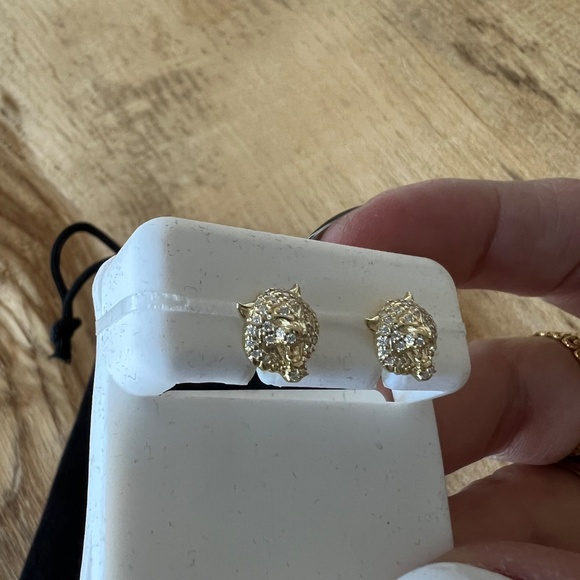 Moissanite Tiger Head Earrings .28 CTW, VVS D Color – 925 Silver, gold plated - Picture 4 of 7